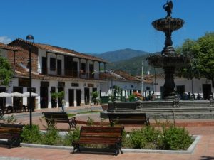 Die frisch renovierte Plaza Mayor von Santa Fe de Antioquia